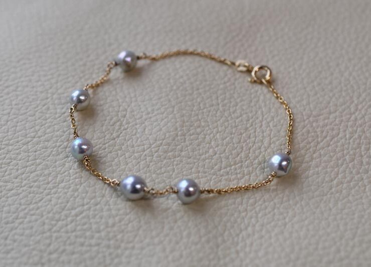 14kt guldkæde armbånd med barokke silver japanske Akoya perler.