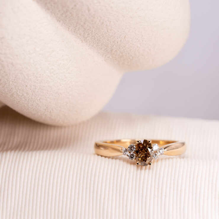 Forlovelsesring med diamanter