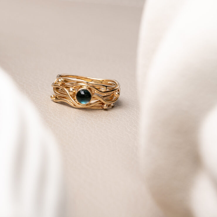 Organisk ring med topas