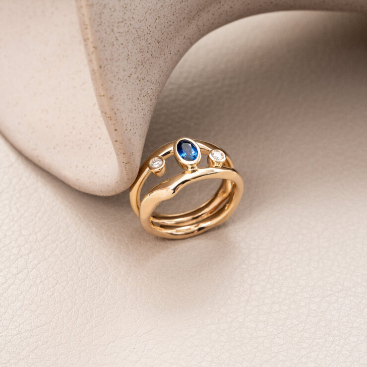 Natur ring med safir og brilliant