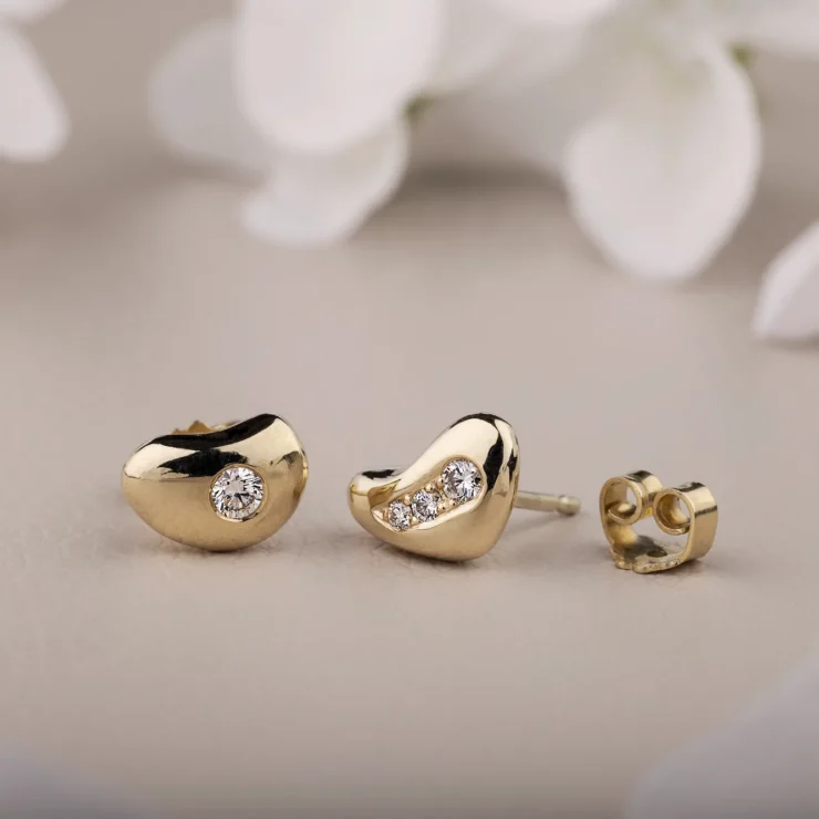 Natur ørestikker blank med brillianter – 14 karat med 0,18ct twvs brillianter