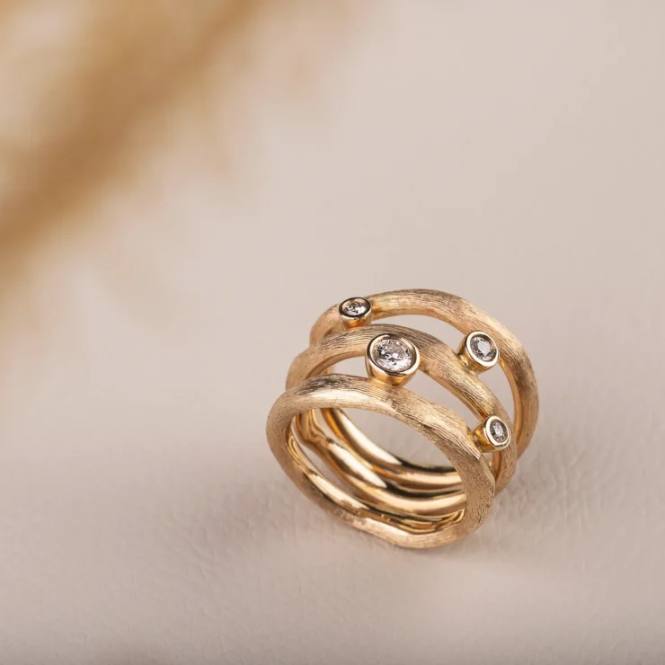 Natur ring med brillianter – 4 brillianter i alt 0,34ct TW VS, 14kt gult guld